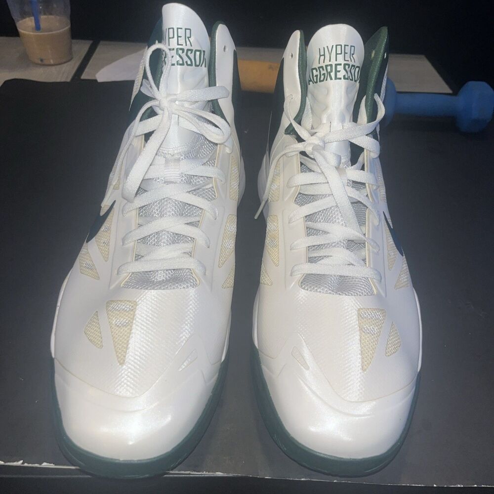 524867-110 Size 17 Nike Air Max Hyper Aggressor 2012 Michigan State Green Whit